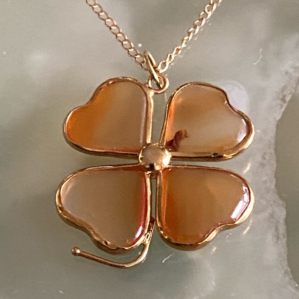 BUTTERSCOTCH COLOURED GLASS SHAMROCK ☘️ NECKLACE